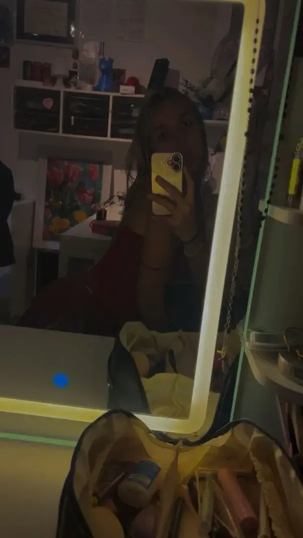 MYM gratuit avec le code : LEA6🎁👇Abonne toi pour voir ton cadeau#sexy #jeune #etudiante