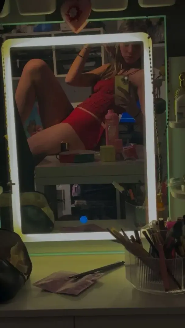 Mym gratuit avec le code: LEA6 🎁👇🏻Vidéo gratuite si tu t’abonnes👀😋#nude #glamour #sexy #etudiante