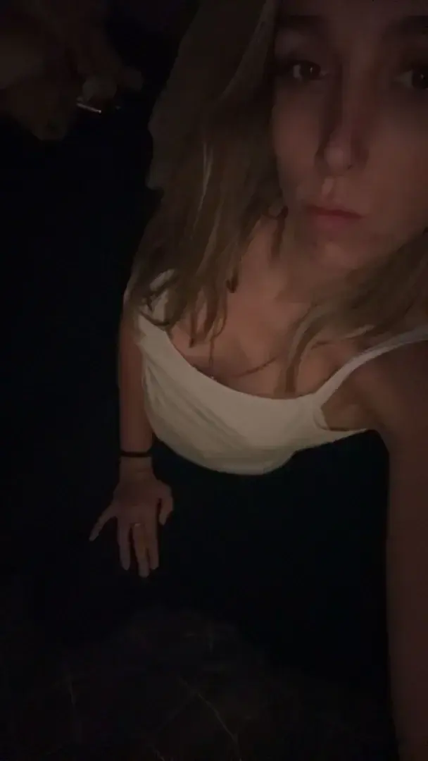 Leak public de Lealoove — « MYM Gratuit - Abonne toi pour kiffer 🤭🎁👇Ma nouvelle vidéo sexy t'attend 🥰Et likes mes derniers post pour en voir + encore🥵#sexy # glamour #jeune » (nude) sur MYM