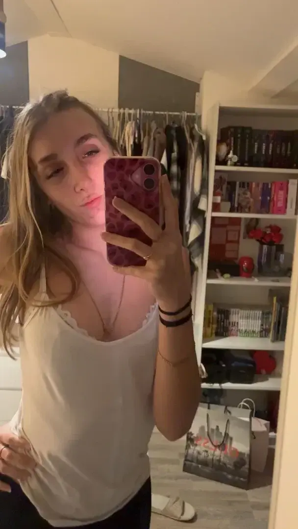 Leak public de Lealoove — « MYM Gratuit - Abonne toi pour kiffer 🤭🎁👇Ma nouvelle vidéo sexy t'attend 🥰Et likes mes derniers post pour en voir + encore🥵#sexy # glamour #jeune » (nude) sur MYM