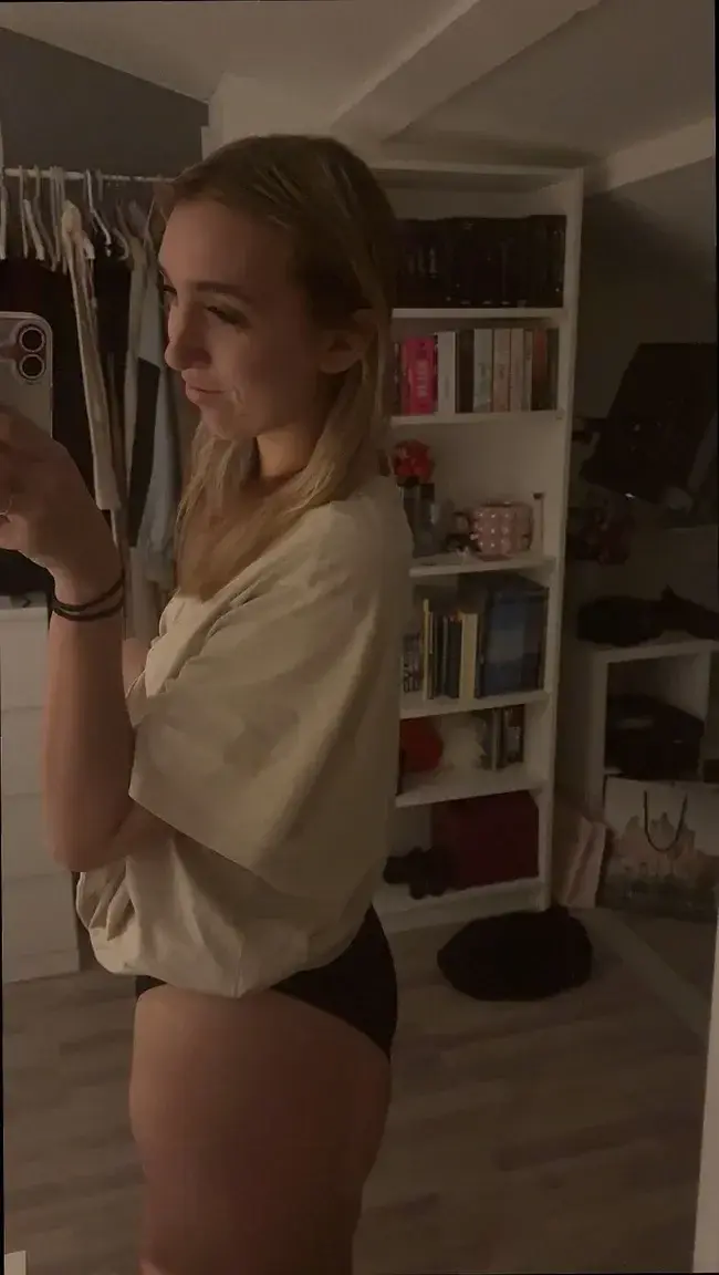 Leak & nude MYM — lealoove : « MYM Gratuit - Abonne toi pour kiffer 🤭🎁👇Ma nouvelle vidéo sexy t'attend 🥰Et likes mes derniers post pour en voir + encore🥵 » (MYM)