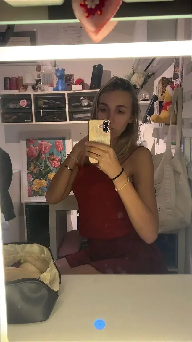 Leak & nude MYM — lealoove : « MYM Gratuit - Abonne toi pour kiffer 🤭🎁👇Ma nouvelle vidéo sexy t'attend 🥰Et likes mes derniers post pour en voir + encore🥵 » (MYM)