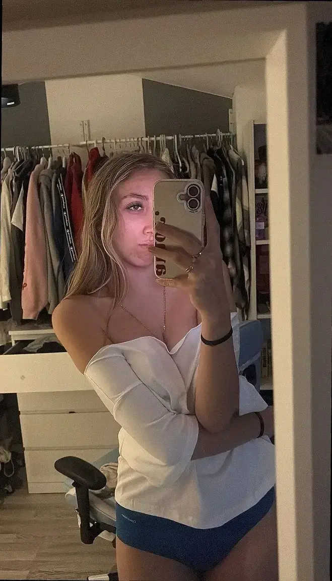 Leak & nude MYM — lealoove : « MYM Gratuit - Abonne toi pour kiffer 🤭🎁👇Ma nouvelle vidéo sexy t'attend 🥰Et likes mes derniers post pour en voir + encore🥵 » (MYM)