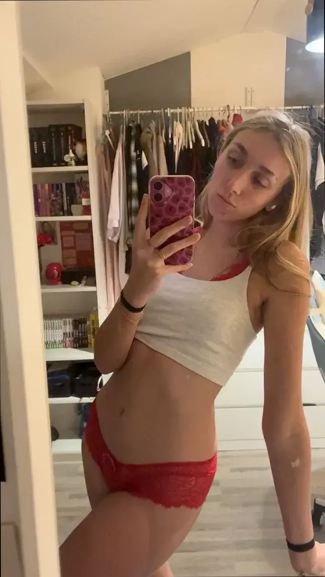 MYM Gratuit - Abonne toi pour kiffer 🤭🎁👇Ma nouvelle vidéo sexy t'attend 🥰Et likes mes derniers post pour en voir + encore🥵