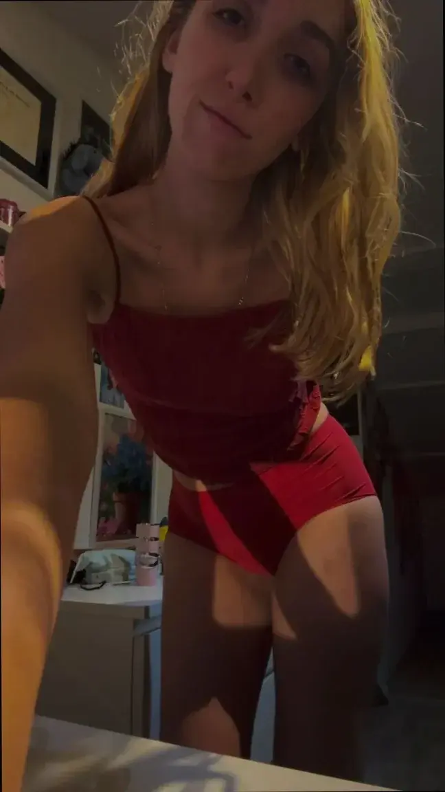 Leak & nude MYM — lealoove : « MYM Gratuit - Abonne toi pour kiffer 🤭🎁👇Ma nouvelle vidéo sexy t'attend 🥰Et likes mes derniers post pour en voir + encore🥵 » (MYM)