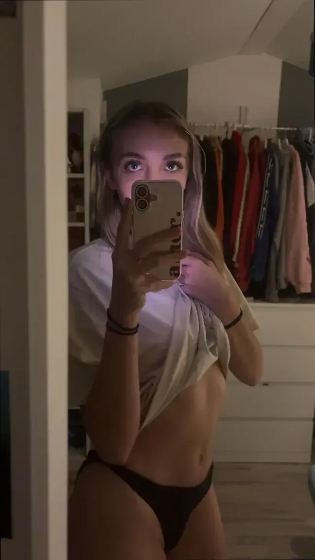 Leak & nude MYM — lealoove : « MYM Gratuit - Abonne toi pour kiffer 🤭🎁👇Ma nouvelle vidéo sexy t'attend 🥰Et likes mes derniers post pour en voir + encore🥵 » (MYM)