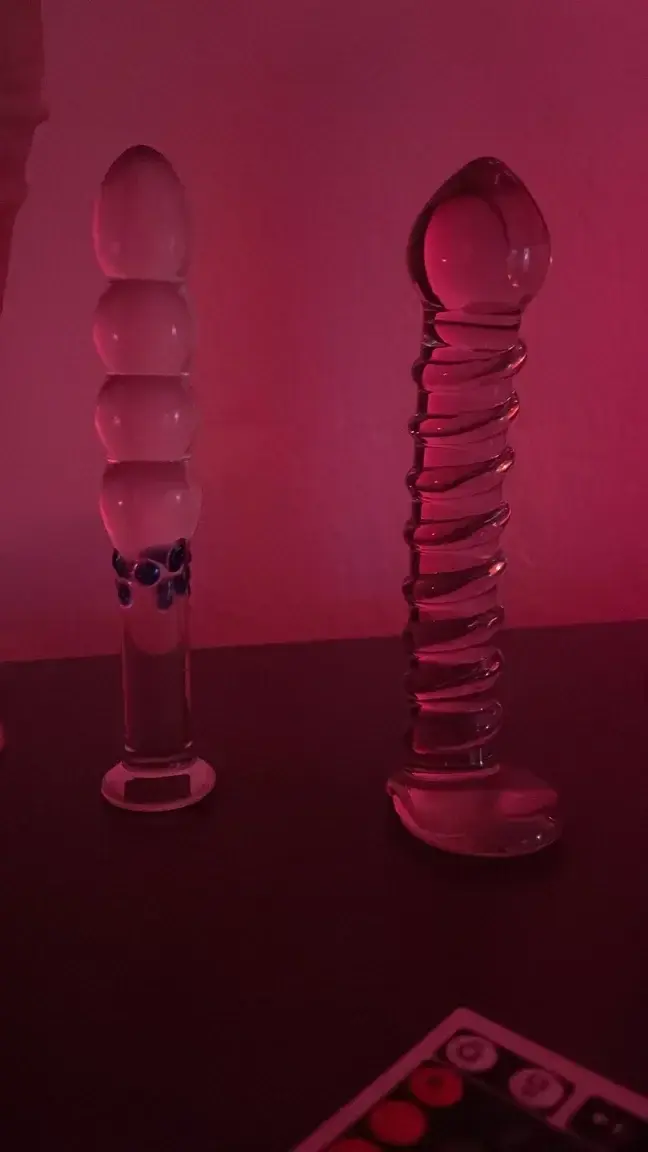 Leak & nude MYM — juliejoliecoquine : « Petit aperçu de mes nouveaux accessoires.Je n’en dis pas plus ici…Mais si vous voulez une vue rapprochée, je peux vous ouvrir une porte privée. » (MYM)
