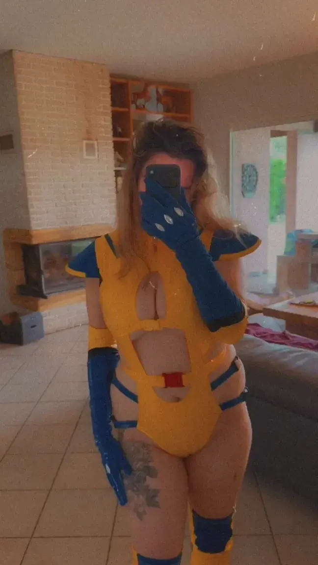 Leak & nude MYM — elisa_la-libertine-pornoanalhard : « Coucou 🤭🔥! Tu aimes en Wolverine ..? Viens découvrir la totale dans cette tenue 🥵 » (MYM)