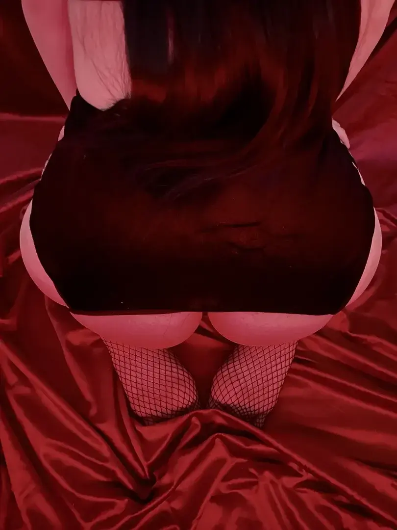 Leak public de Matentationsecrete01 — « Je ne bouge pas, j’attire.☺️ » (nude) sur MYM