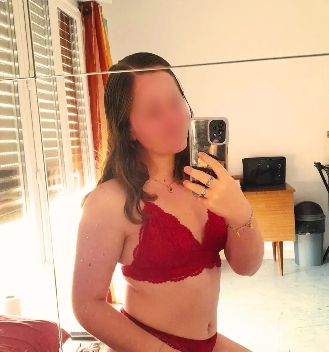 Leak & nude MYM — Cleoandleon : « I see red 💋 » (MYM)