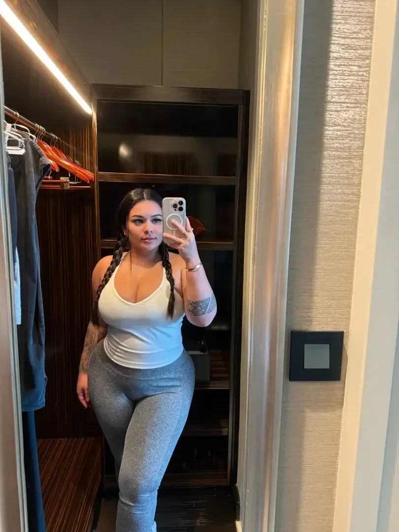 Leak & nude MYM — Katandromeo : « this is me on a normal day... could you handle it? » (MYM)