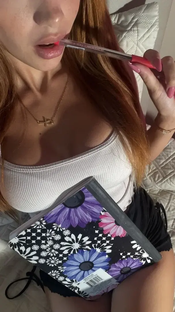 Leak public de Alyssafox — « J ai ecris mon plus gros fantasme.. tu veut savoir ? 🤤 » (nude) sur MYM