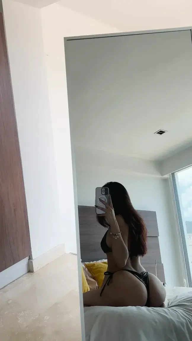 Abonne-toi gratuitement et viens me dire coucou en privé 😉 Je réponds direct.