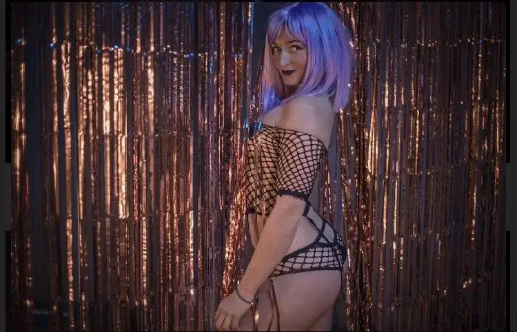 Envie de me suivre derrière les rideaux? ;)