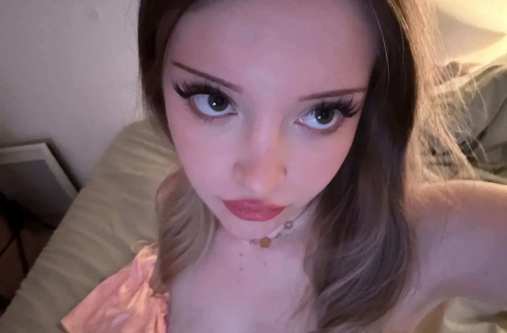 tu tiens le regard ? 🙄(mon abonnement est free … pas besoin de code ❤️)