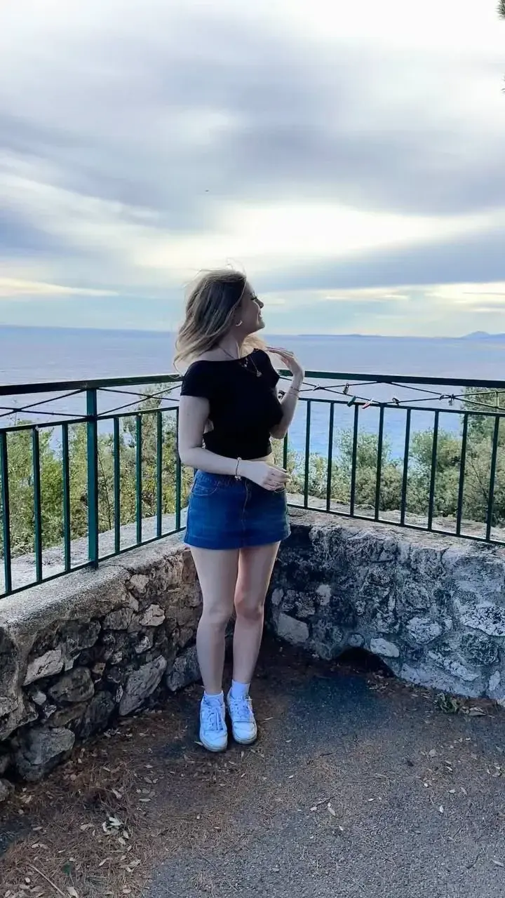 j'suis pas trop petite pour toi ? je fais 1M64😜(mon abonnement est free … pas besoin de code ❤️)