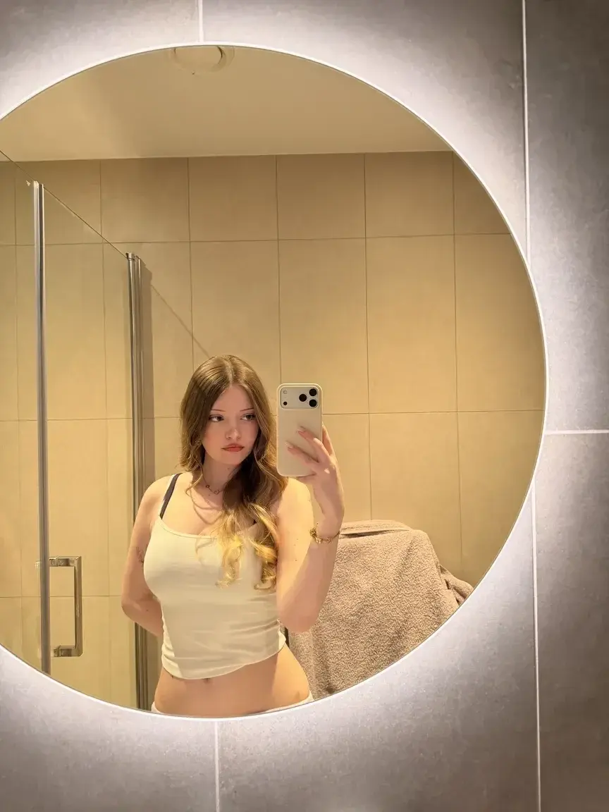 après la douche ça me donne juste envie de coller ma peau à quelque chose de chaud 😌(mon abonnement est free … pas besoin de code ❤️)