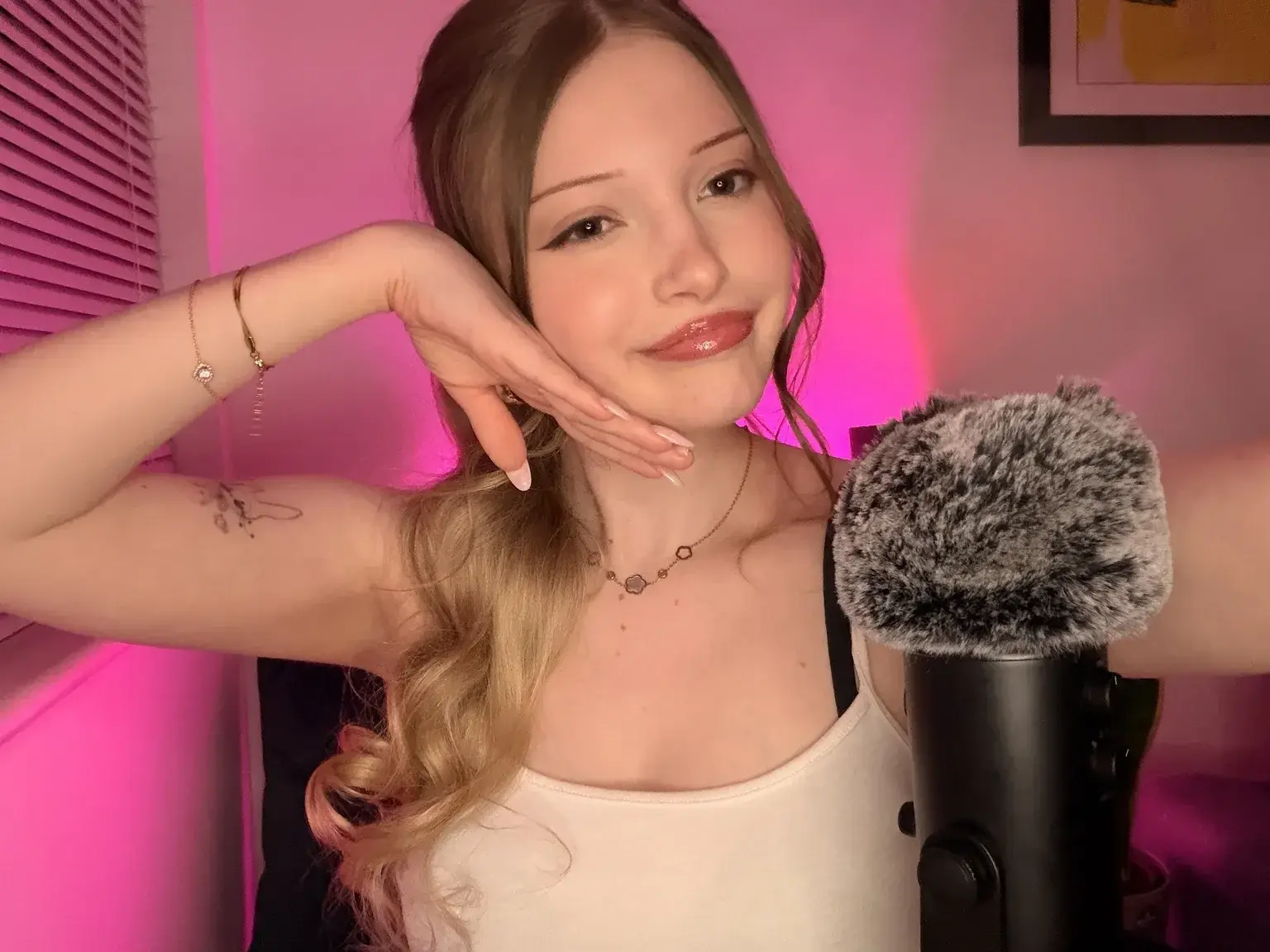 j’ai la soirée devant moi et aucune idée de ce que je vais faire… viens m’aider à choisir ? 😌(mon abonnement est free … pas besoin de code ❤️)