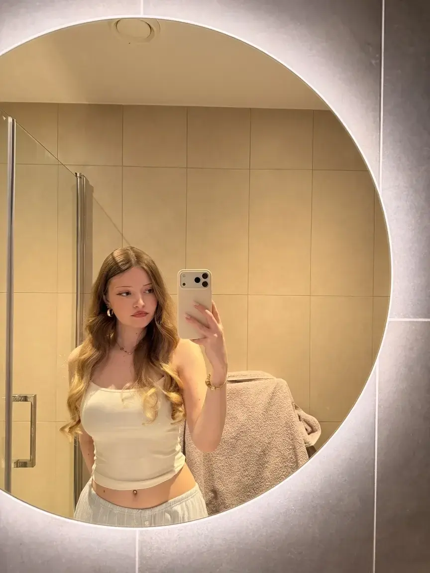 j’ai que cet aprèm de libre… viens me parler pendant que j’suis encore douce ? 😌(mon abonnement est free … pas besoin de code ❤️)