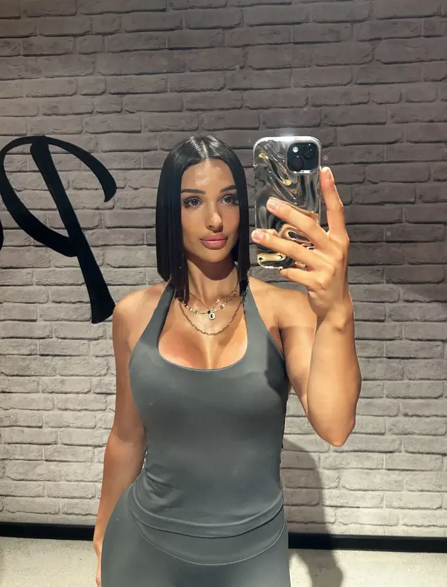 Leak & nude MYM — Aliyah_love : « tu tournes autour de ce dm depuis tout l’aprèm, envoie-le enfin 😏(abonnement offert sans code ❤️) » (MYM)