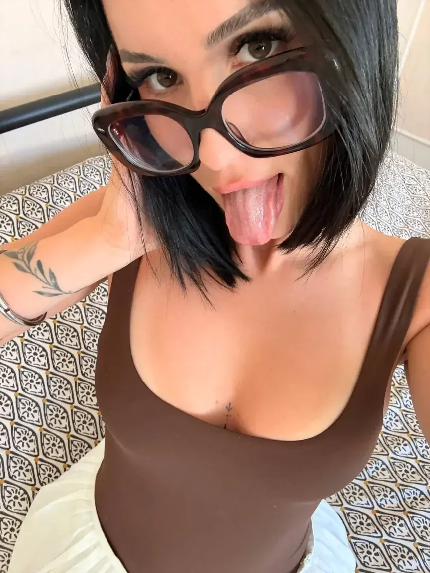 viens pv je suis dispo 🥰