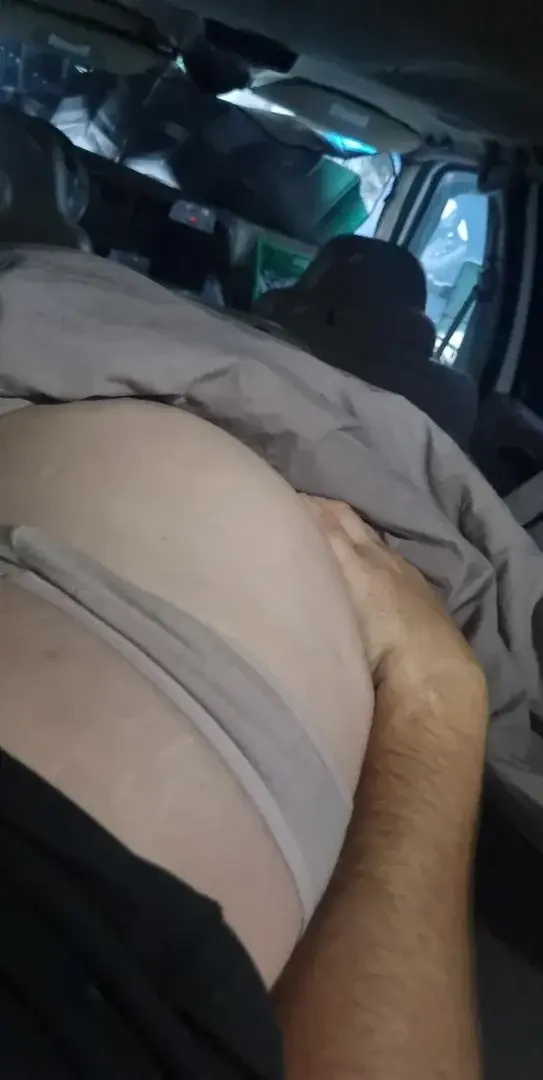 Leak & nude MYM — La_blonde_ : « Il y en a un qui a bien kiffer la petite sieste crapuleuse au milieu de nul part 🤫 » (MYM)