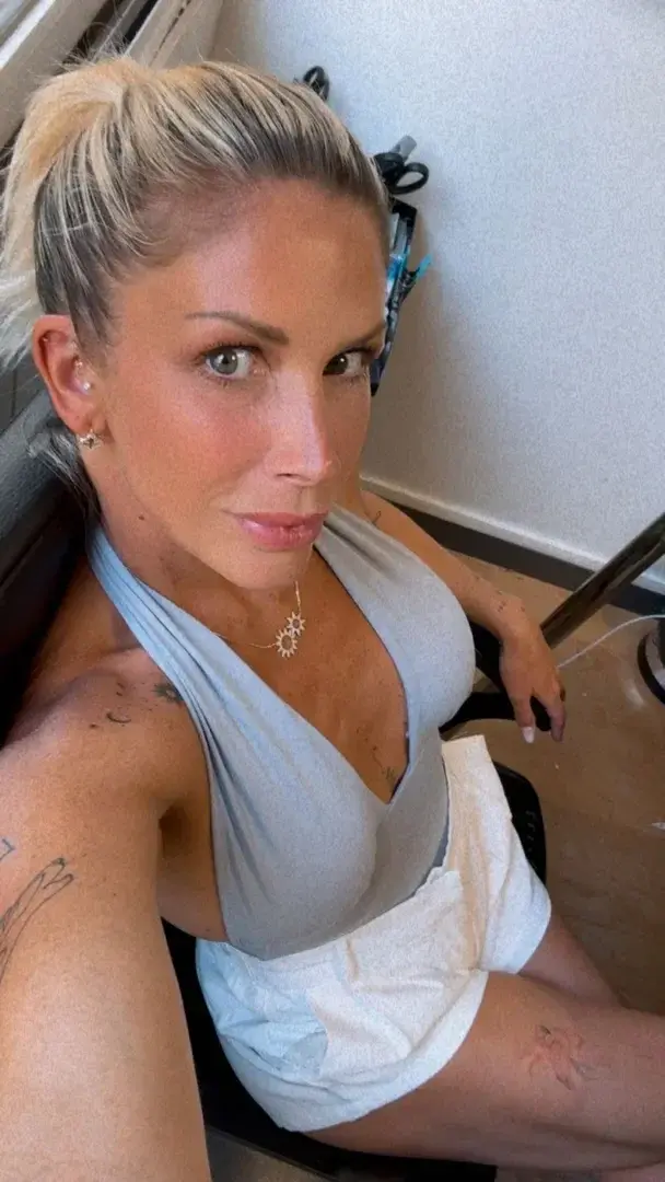 Leak public de lemonde2fk2 — « Bientôt le break de midi au bureau ? Envie de jouir? » (nude) sur MYM