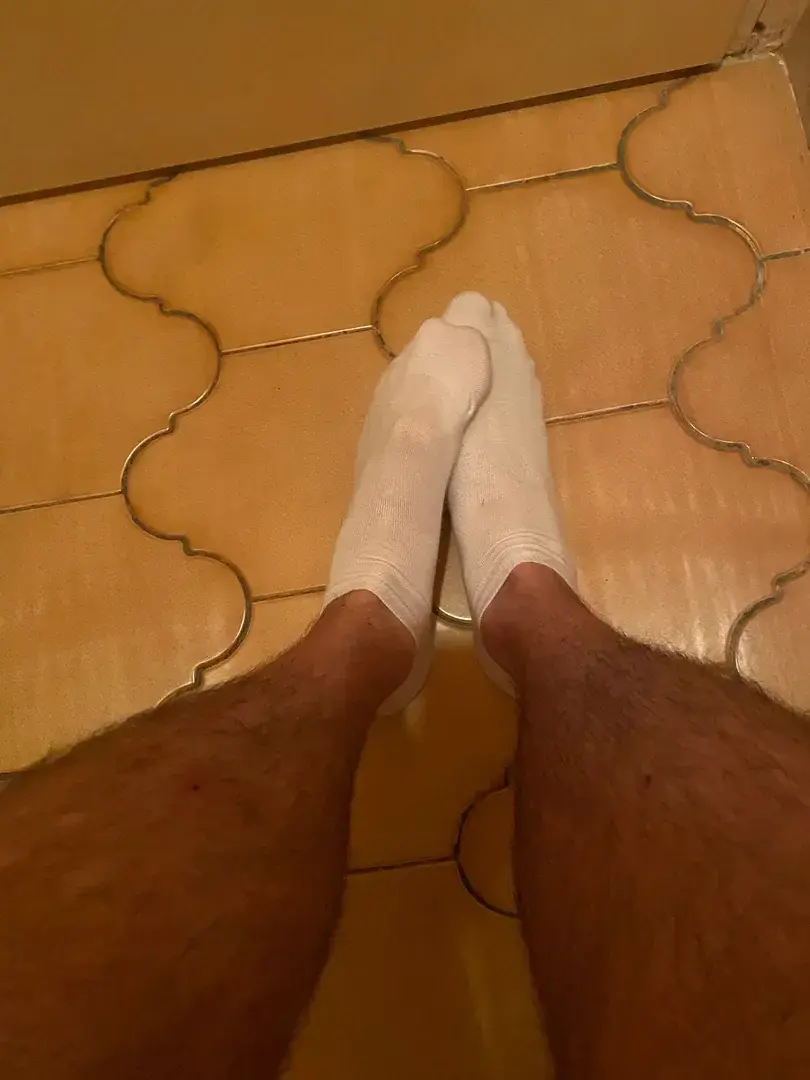 Leak & nude 7 — Pieds_chaussette