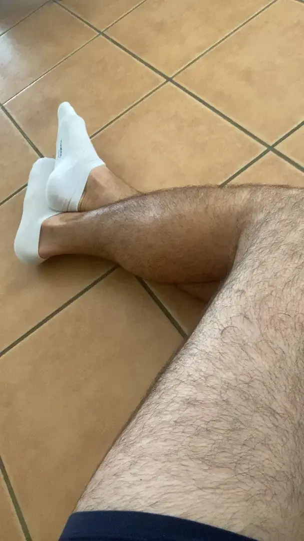Leak & nude 8 — Pieds_chaussette