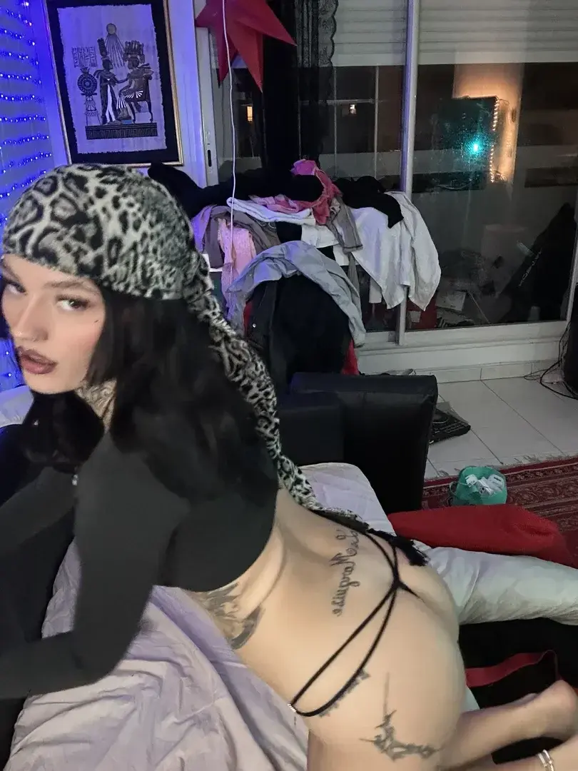 Leak & nude MYM — Avivalamarquise : « média » (MYM)