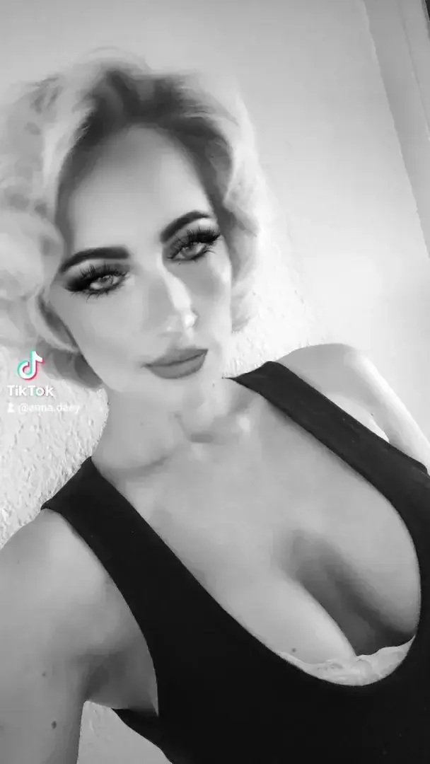 Leak public de Anna_daey — « description de la photo » (nude) sur MYM