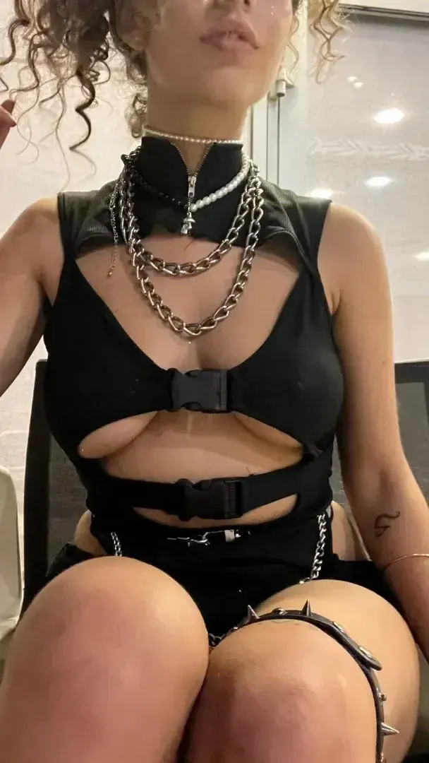 Leak & nude MYM — Aphrodisia : « Coucou <3 » (MYM)