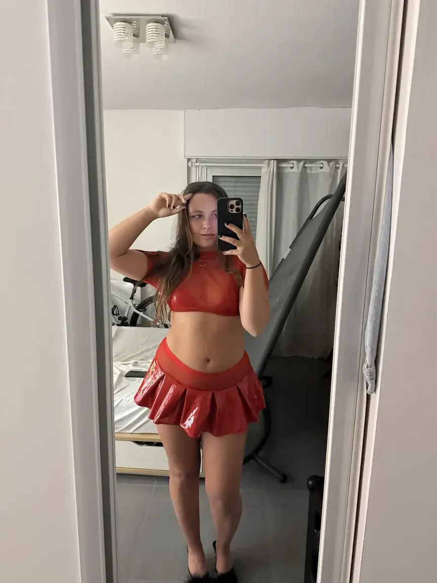 Leak & nude MYM — justineangela : « Ça va ? » (MYM)
