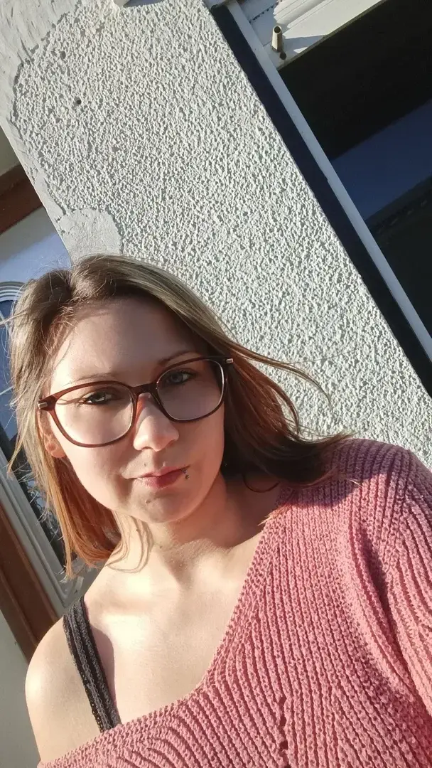 Leak & nude MYM — Ptit-pecheresse : « Coucou ❤️ envie de t'amuser ?? Alors abonne toi à mon mym 😋 +1000 medias disponible en solo et duo 🥵🤤 abonnement sans code= une vidéo gratuite 💋 a très vite 😘 au plaisir d'échanger avec toi ❤️ » (MYM)
