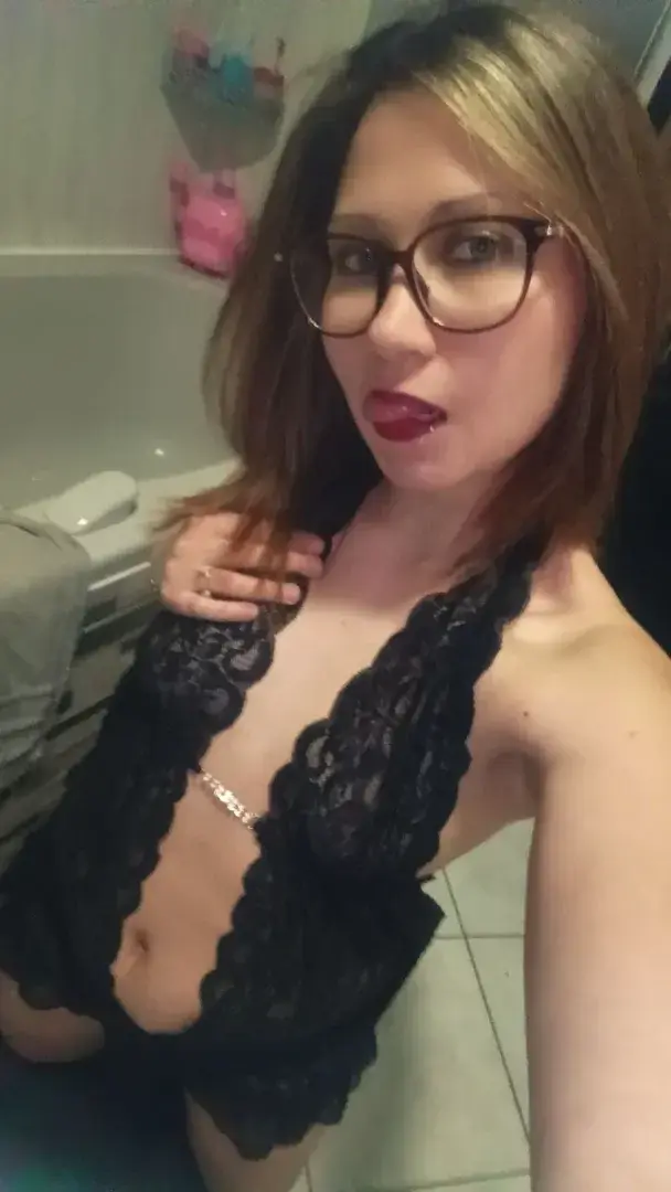 Leak & nude MYM — Ptit-pecheresse : « Code promo pecheresse90 et pécheresse100100% et 90% sur ton abonnement » (MYM)