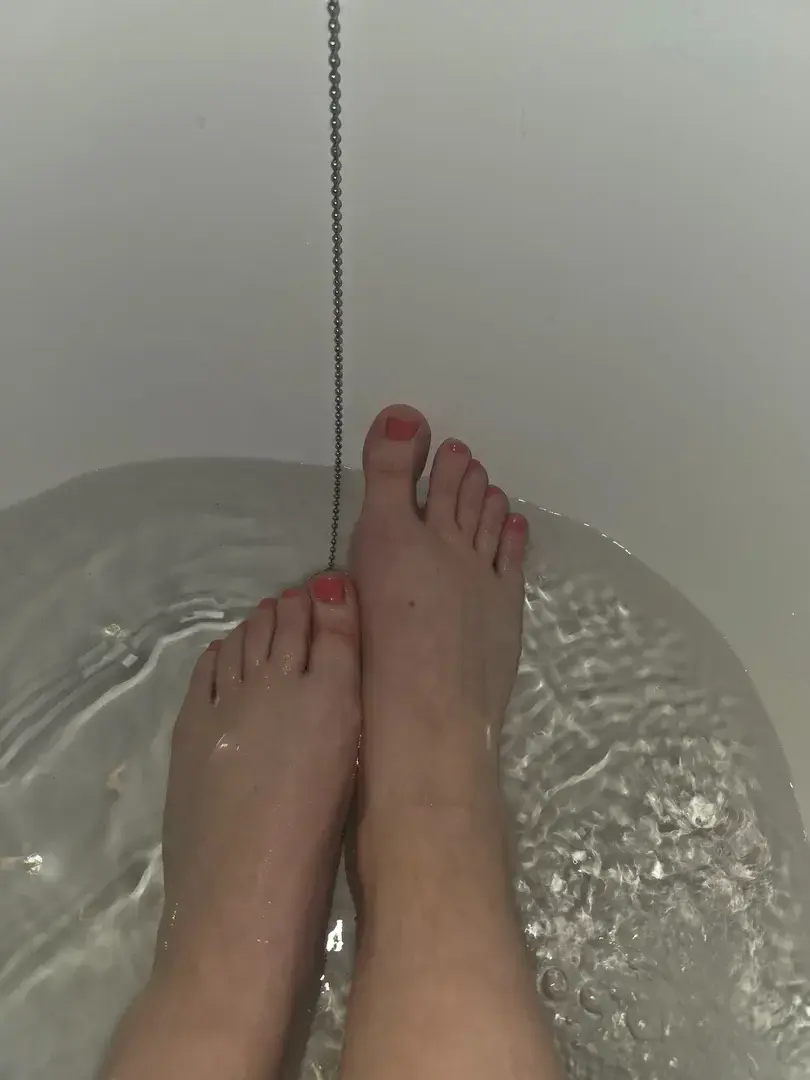 Leak & nude 3 — Pieds_anastasia