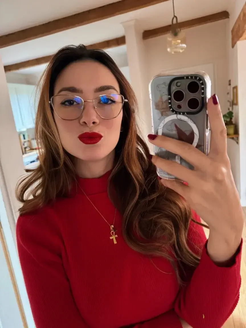 Leak & nude MYM — marie20 : « Je crois qu’il y a des fans de ce rouge à lèvres… ça tombe bien j’ai un petit strip tease en vidéo pour vous et une série de photos très très nue ahah » (Uncove)