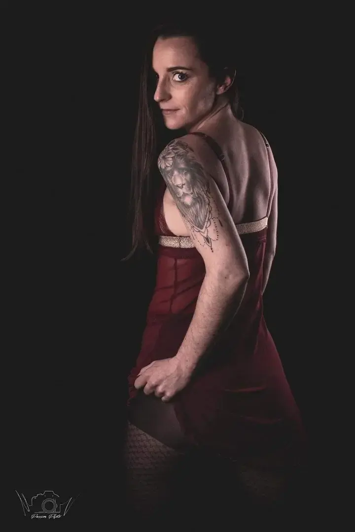 Je suis bouillante pour m'amuser, envoie moi un message maintenant et je m'occupe de ta queue ! 😎