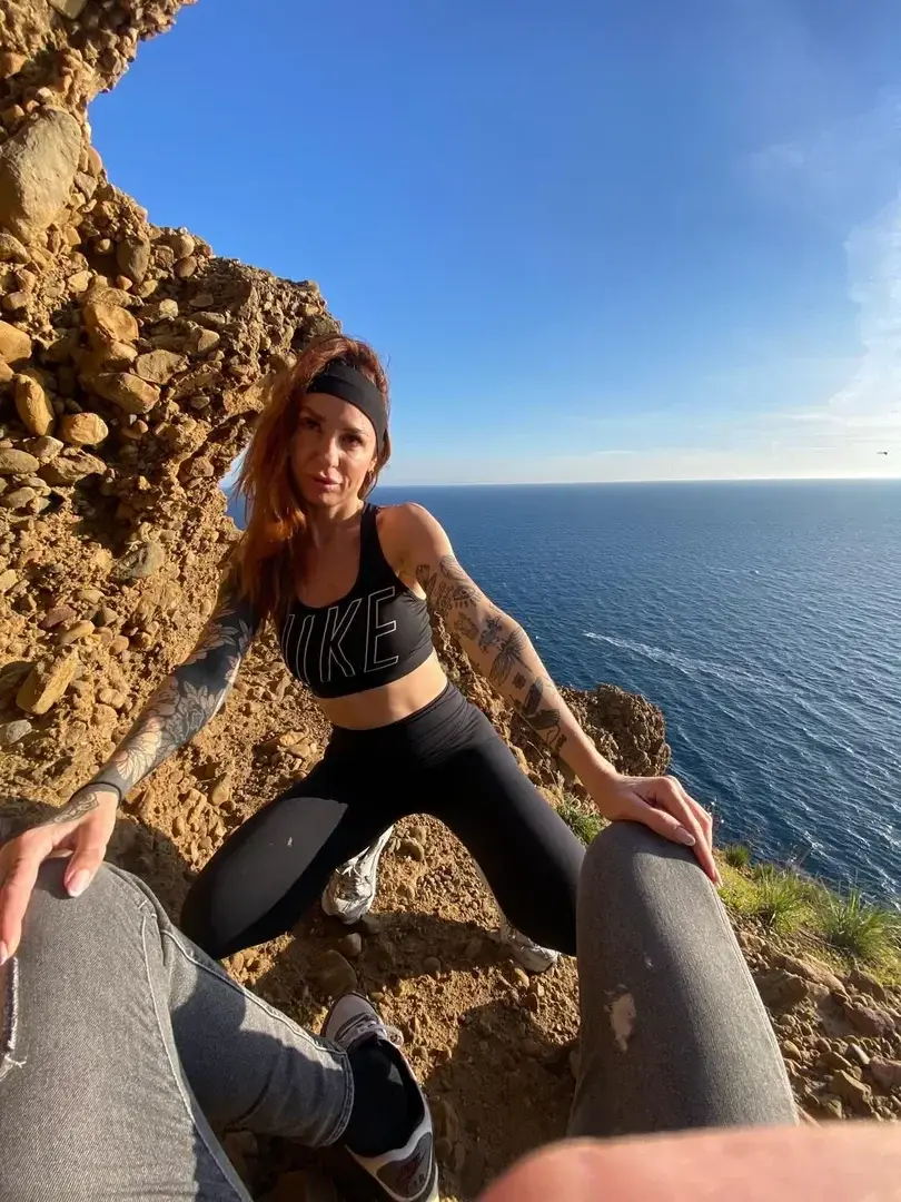 Demande moi la vidéo FeLala en privé 😜