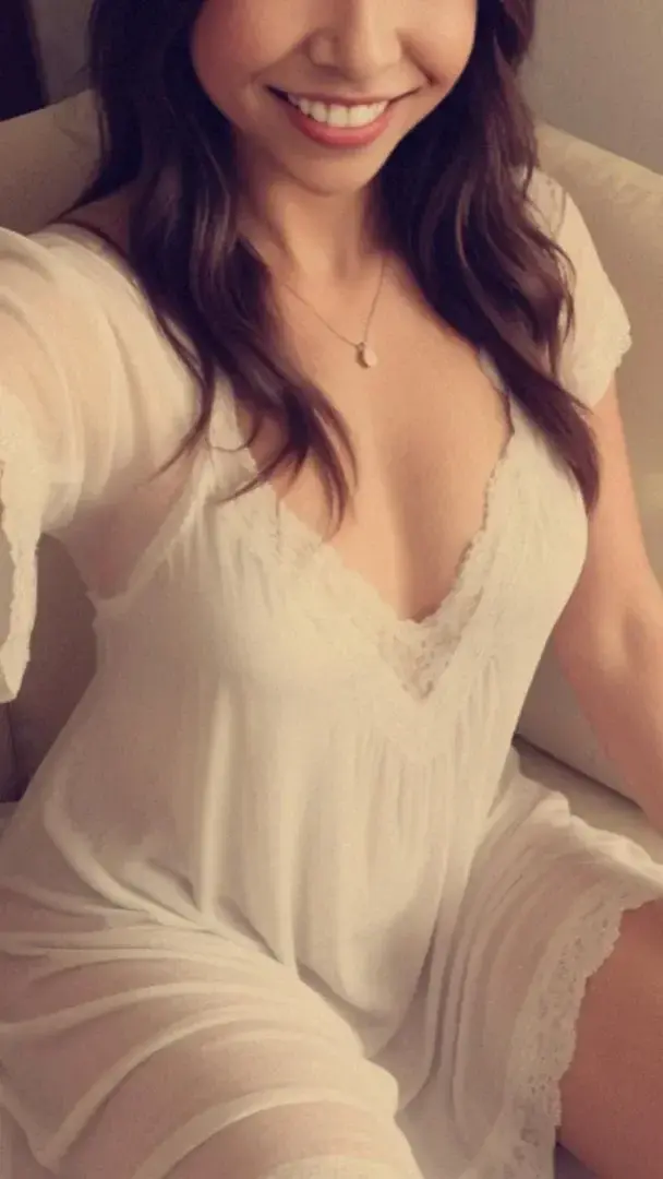 J’enlève la robe de nuit pour mes abonnés 🤭 -20% sur ton abonnement avec le code ERIKA20