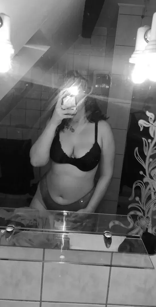 Leak & nude 7 — Mom_67