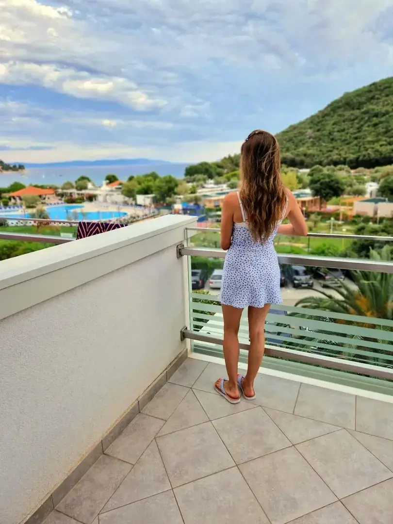 Leak public de Lapetite_marocaine — « J'ai si chaud avec mes vêtements 🔥🥵 » (nude) sur MYM