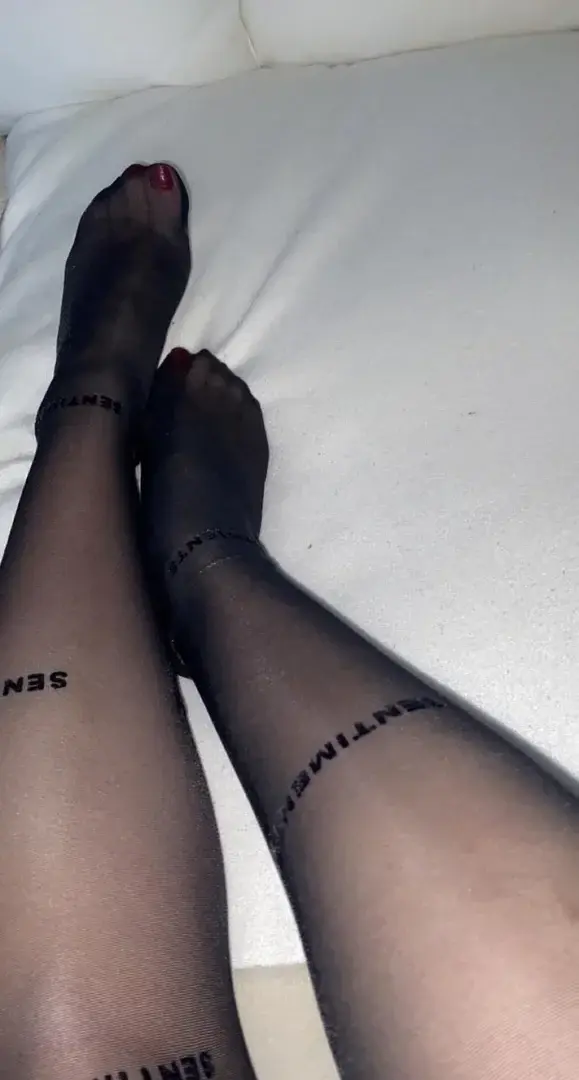 Leak & nude 1 — Pieds-nu_