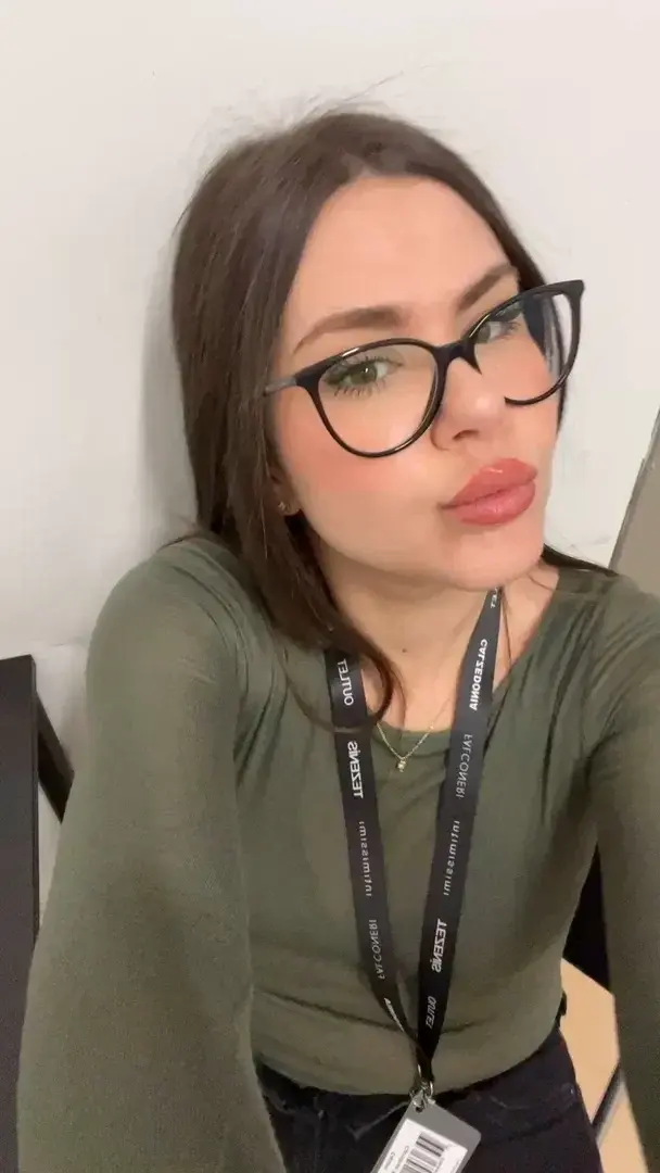 Leak public de Alessya_spicy — « Coucou mes bb » (nude) sur MYM