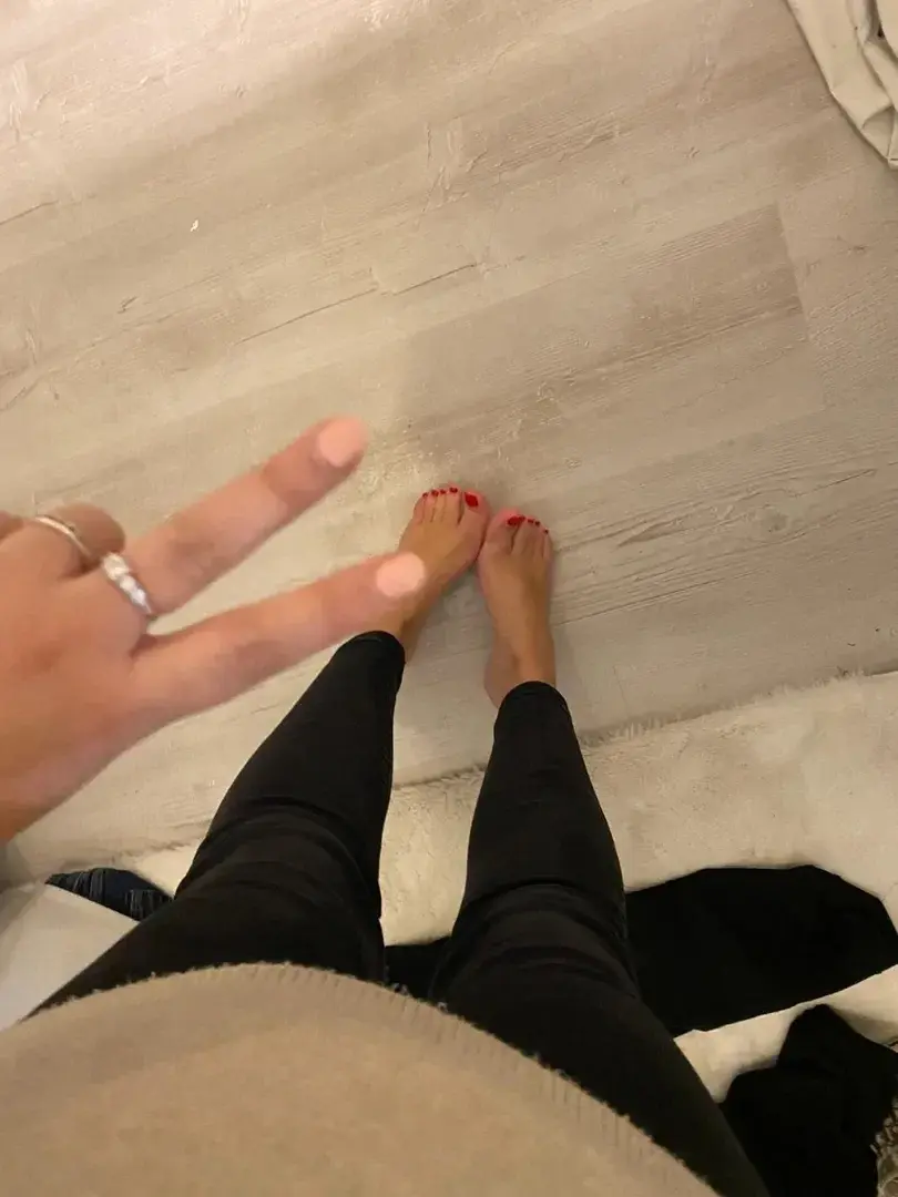 Leak & nude 2 — Louisefeet_