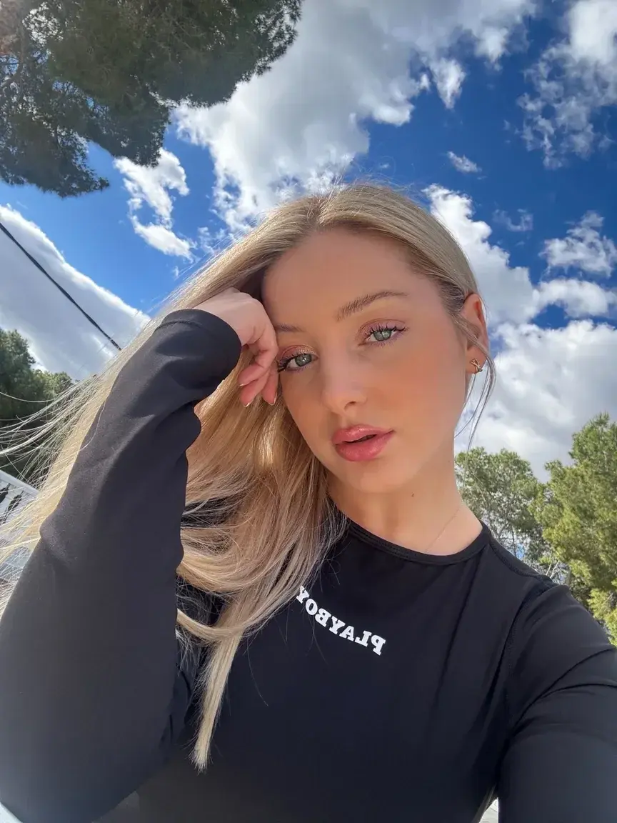 Leak & nude MYM — Bethystory : « petite seance sport pour bien commencer le dimanche :) » (MYM)