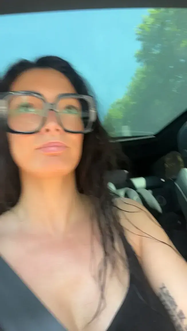 Leak & nude MYM — Emilienefnaf : « Et toi si tu me croises avec ça, tu me parlerai quand même ? 🤪🙈 » (MYM)