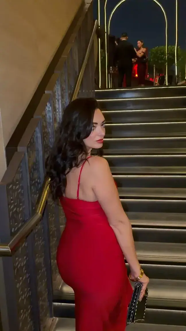 Leak & nude MYM — Emilienefnaf : « Ce soir, je t’envoie le retour de cette soirée qui était super chaude … 🌹 » (MYM)