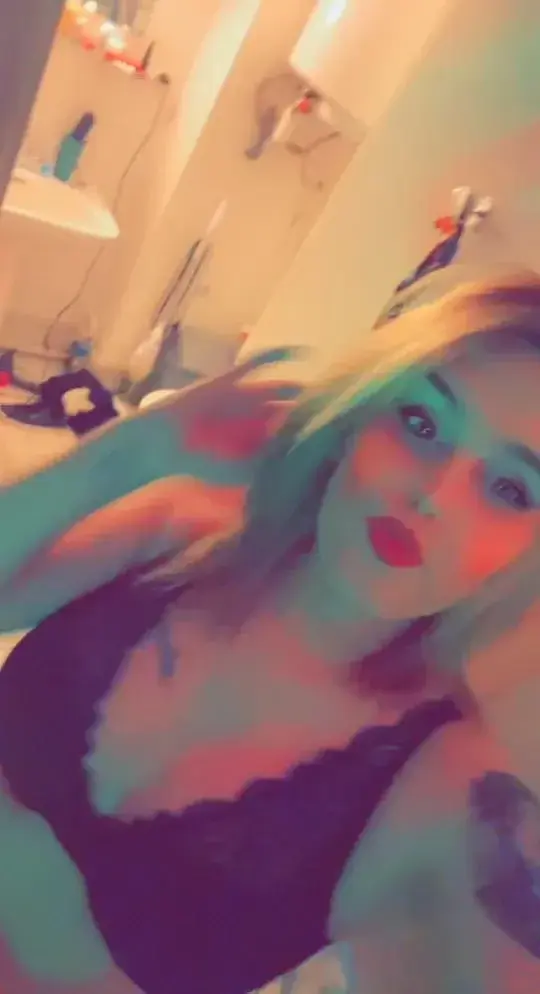 Leak & nude MYM — Lara_g : « média » (MYM)