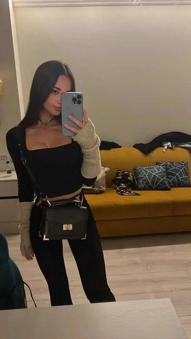 Leak public de Petite_gabyx — « ABO GRATUIT A VIE tu as juste à cliquer sur t'abonner ♥️ Cc viens papoter avec moi stp » (nude) sur MYM